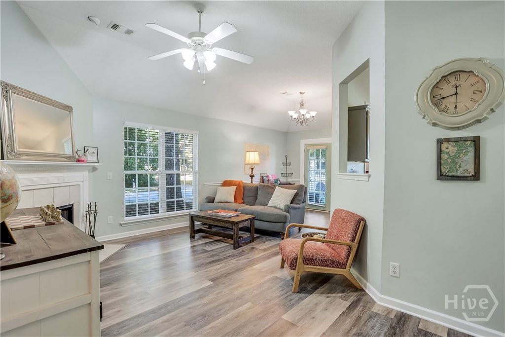 Image 6 of property listing at 15 Heron View Court, Richmond Hill, GA 31324