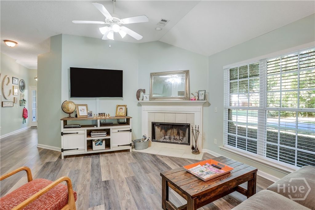 Image 7 of property listing at 15 Heron View Court, Richmond Hill, GA 31324