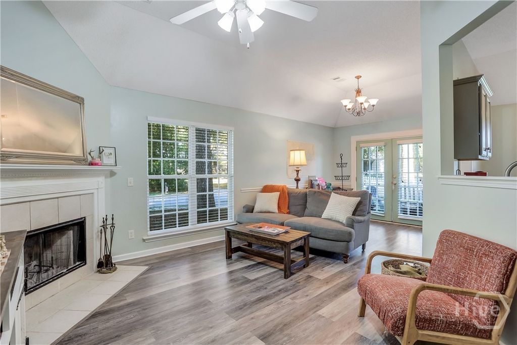 Image 8 of property listing at 15 Heron View Court, Richmond Hill, GA 31324