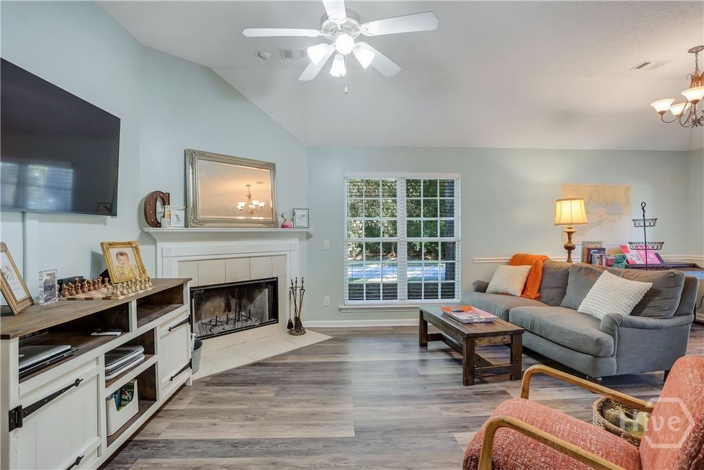 Image 9 of property listing at 15 Heron View Court, Richmond Hill, GA 31324