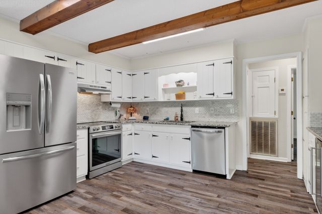 10 Briarhill Dr, Fayetteville, TN 37334