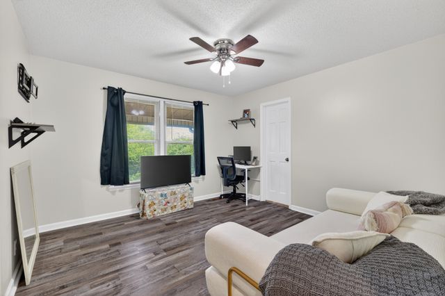 10 Briarhill Dr, Fayetteville, TN 37334