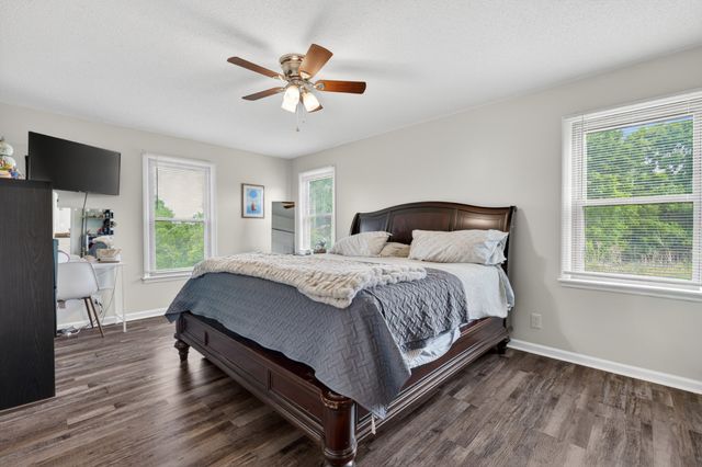 10 Briarhill Dr, Fayetteville, TN 37334
