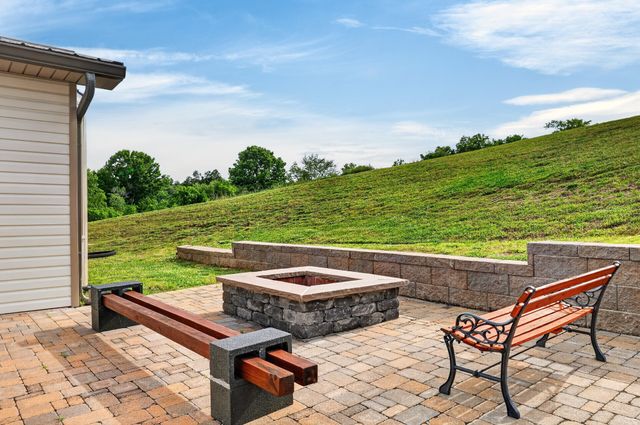 10 Briarhill Dr, Fayetteville, TN 37334