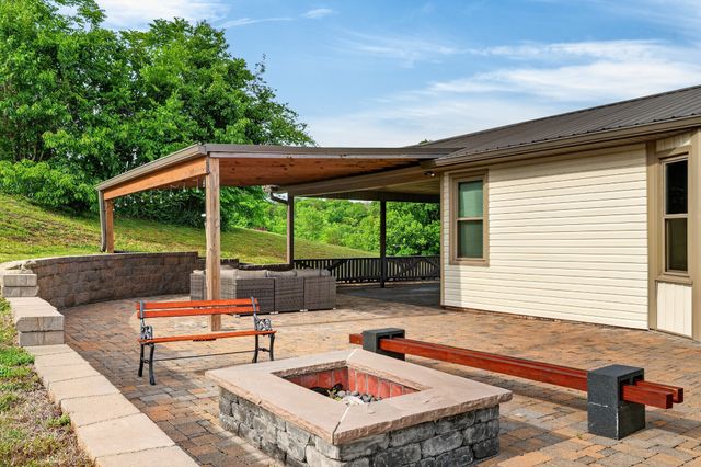10 Briarhill Dr, Fayetteville, TN 37334