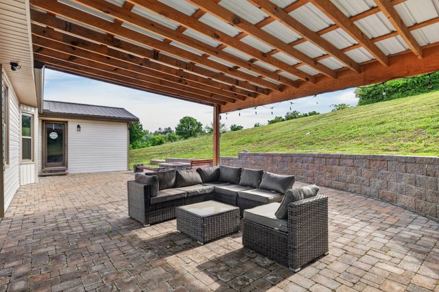 10 Briarhill Dr, Fayetteville, TN 37334