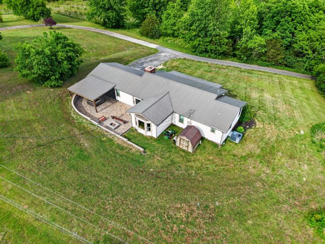 10 Briarhill Dr, Fayetteville, TN 37334