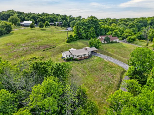 10 Briarhill Dr, Fayetteville, TN 37334