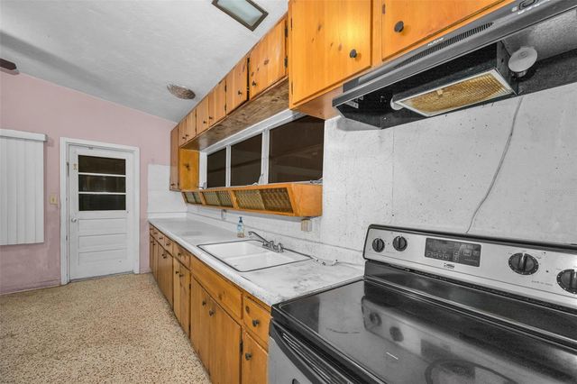 509 BROXBURN AVENUE, Tampa, FL 33617
