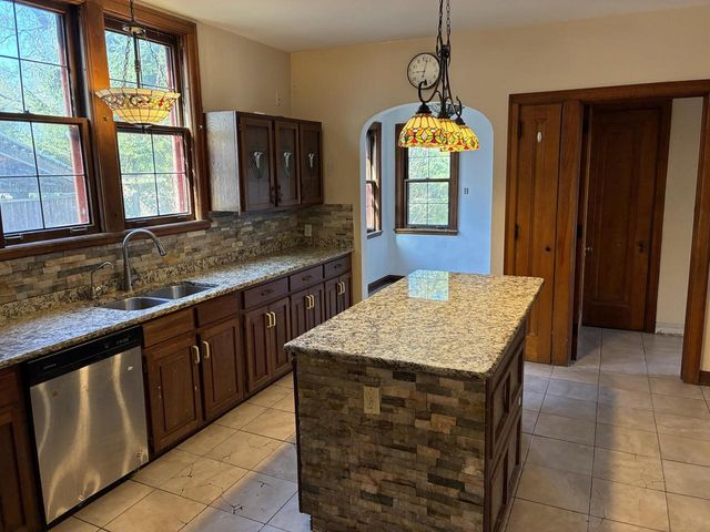 4202 5th AVENUE, Kenosha, WI 53140