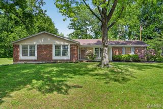 12467 Villa Hill Lane, Creve Coeur, MO 63141