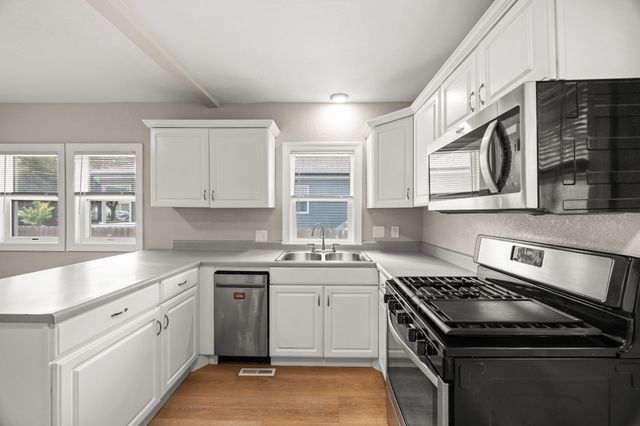 1344 Hutton Street, Des Moines, IA 50316