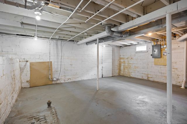 1344 Hutton Street, Des Moines, IA 50316