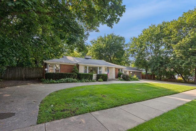 412 Dundee Avenue, Barrington, IL 60010