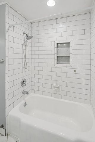 412 Dundee Avenue, Barrington, IL 60010
