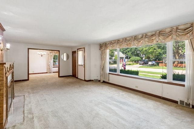 412 Dundee Avenue, Barrington, IL 60010