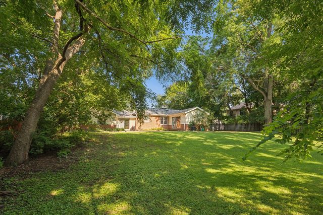 412 Dundee Avenue, Barrington, IL 60010
