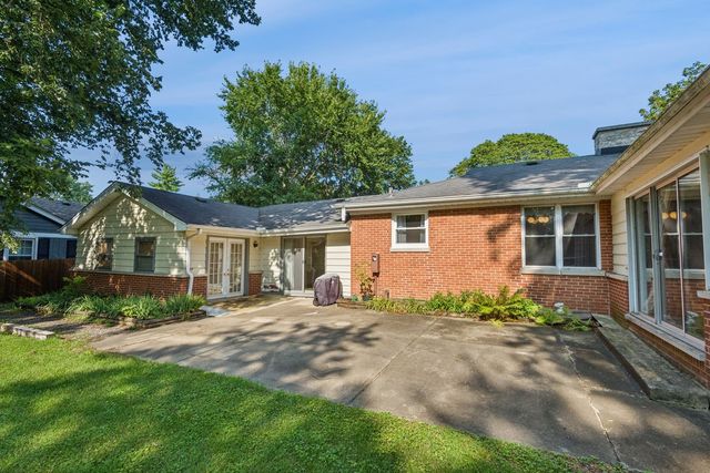 412 Dundee Avenue, Barrington, IL 60010