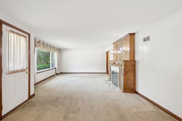 412 Dundee Avenue, Barrington, IL 60010