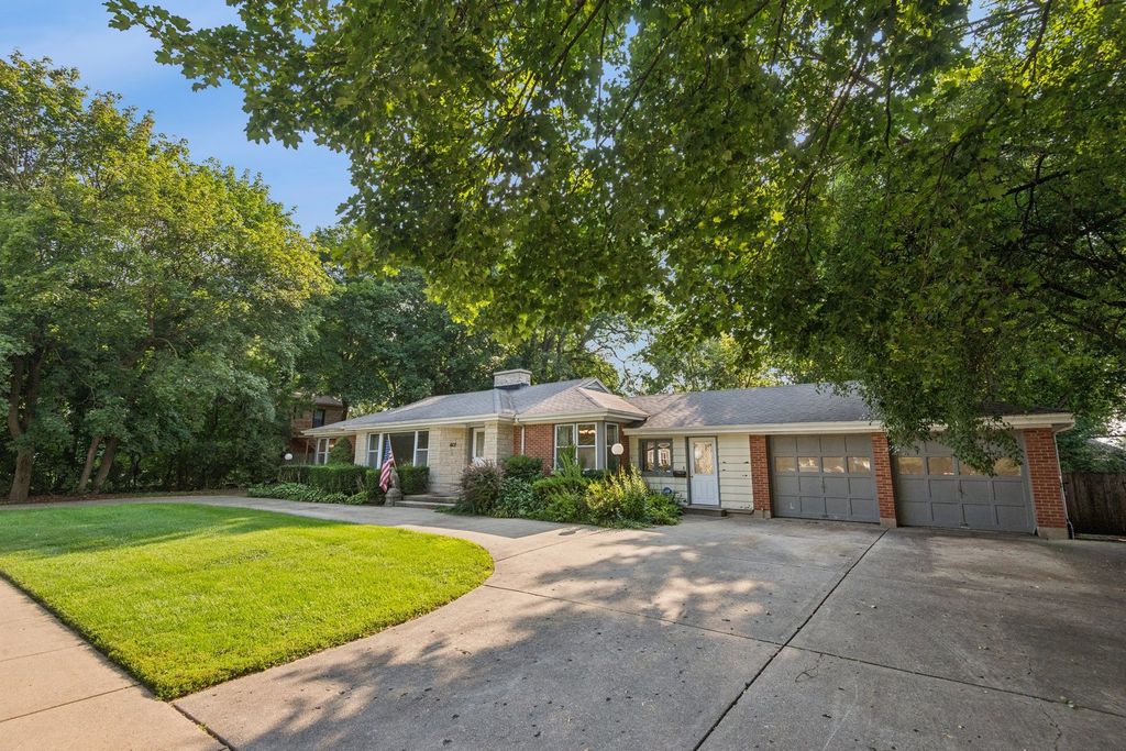 412 Dundee Avenue, Barrington, IL 60010