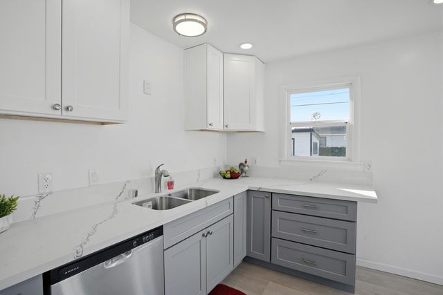 1436 Sterling St, Sacramento, CA 95822