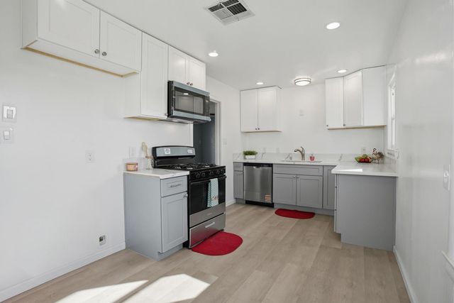 1436 Sterling St, Sacramento, CA 95822