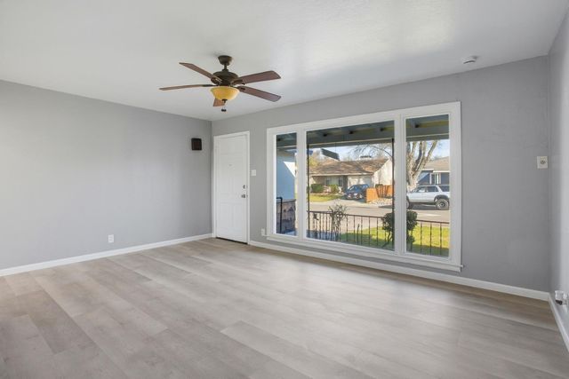 1436 Sterling St, Sacramento, CA 95822