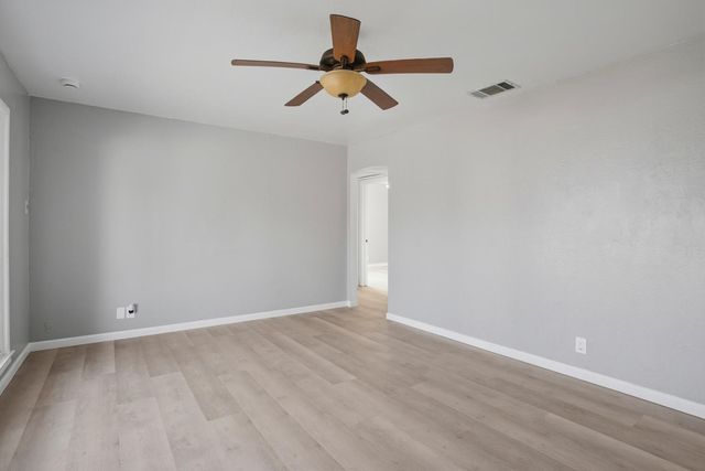 1436 Sterling St, Sacramento, CA 95822