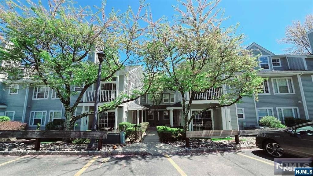 1366 Oxford Street, Mahwah, NJ 07430