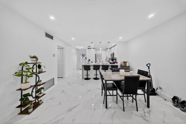 265 CAPE COD Circle, Lake Worth, FL 33467