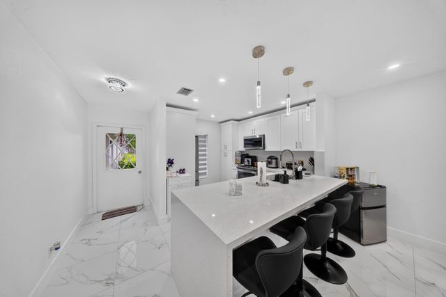 265 CAPE COD Circle, Lake Worth, FL 33467
