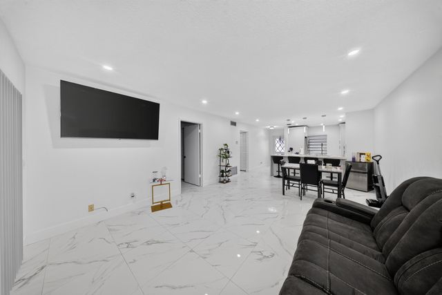 265 CAPE COD Circle, Lake Worth, FL 33467