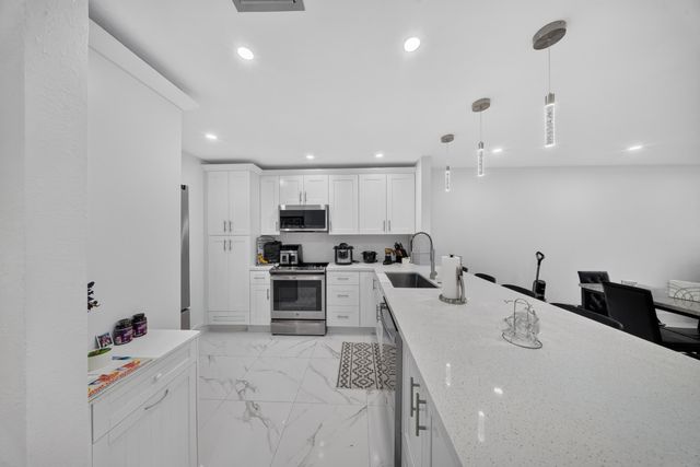 265 CAPE COD Circle, Lake Worth, FL 33467