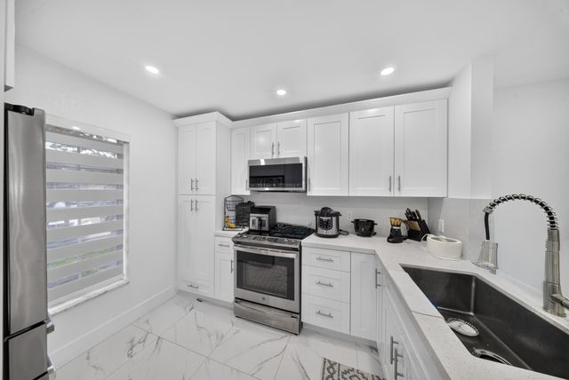 265 CAPE COD Circle, Lake Worth, FL 33467