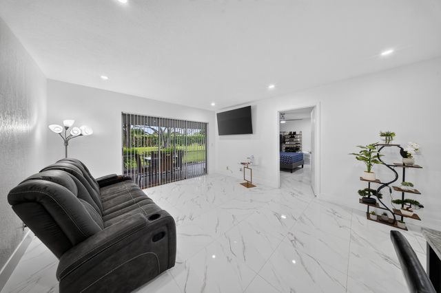 265 CAPE COD Circle, Lake Worth, FL 33467