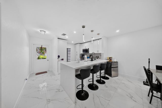 265 CAPE COD Circle, Lake Worth, FL 33467