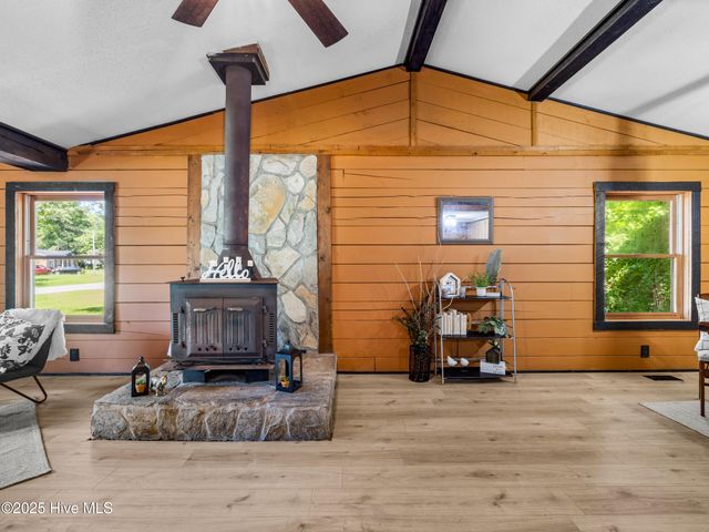210 Edgewood Drive, Jacksonville, NC 28546