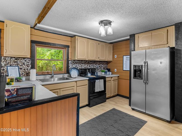 210 Edgewood Drive, Jacksonville, NC 28546