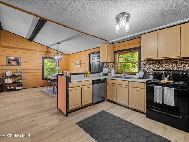 210 Edgewood Drive, Jacksonville, NC 28546