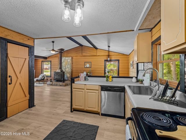 210 Edgewood Drive, Jacksonville, NC 28546