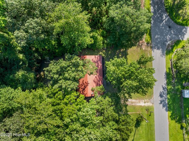 210 Edgewood Drive, Jacksonville, NC 28546