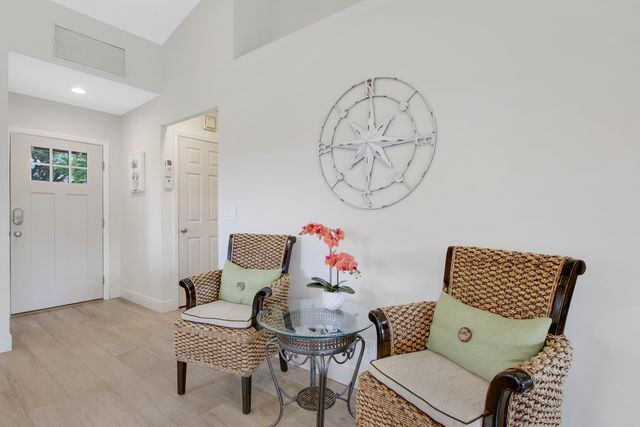 533 Club Drive, Palm Beach Gardens, FL 33418