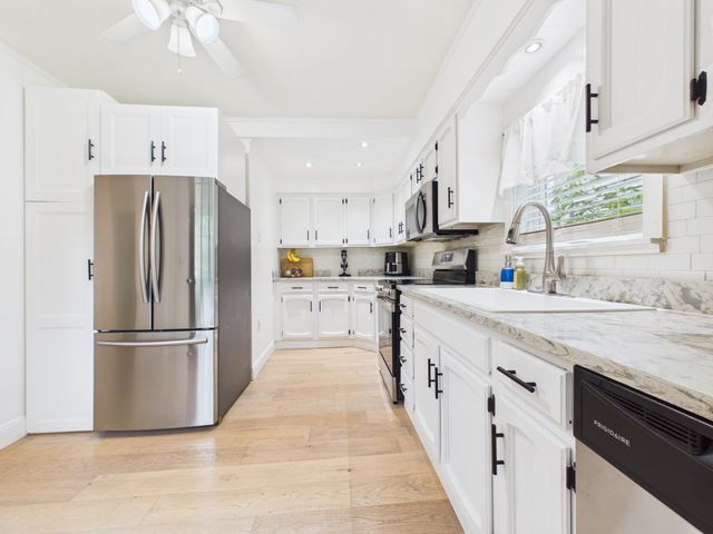 36 Bellevue Ave, North Smithfield, RI 02896