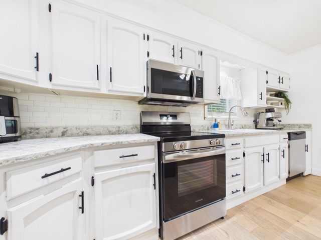 36 Bellevue Ave, North Smithfield, RI 02896