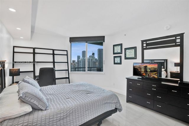 335 S Biscayne Blvd 3807, Miami, FL 33131
