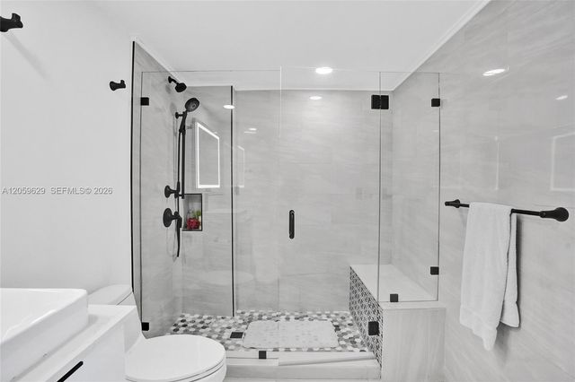 335 S Biscayne Blvd 3807, Miami, FL 33131