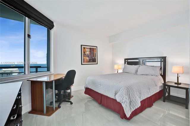 335 S Biscayne Blvd 3807, Miami, FL 33131