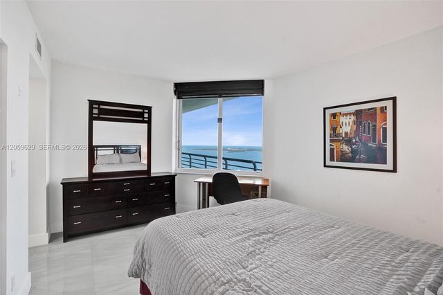 335 S Biscayne Blvd 3807, Miami, FL 33131