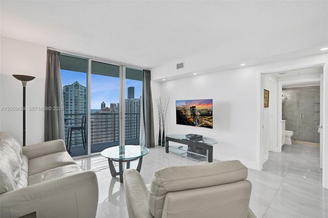 335 S Biscayne Blvd 3807, Miami, FL 33131