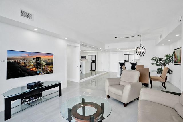 335 S Biscayne Blvd 3807, Miami, FL 33131